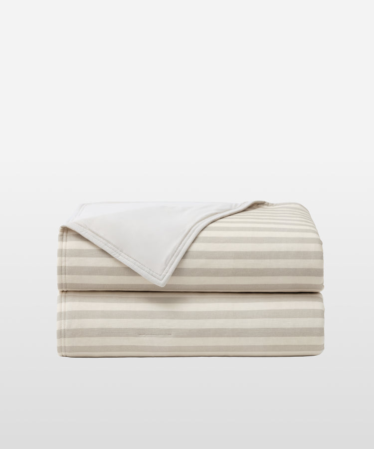 Ashley Graham x Breescape® | Cooling Comforter Blanket