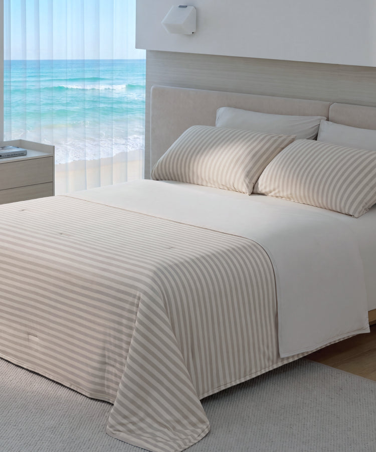 Ashley Graham x Breescape® | Cooling Comforter Blanket